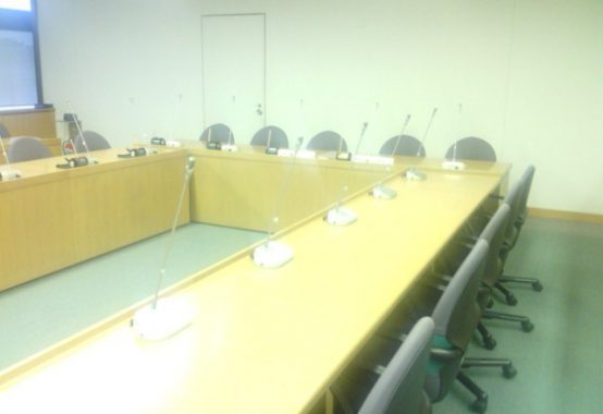 文京区議会の委員会室