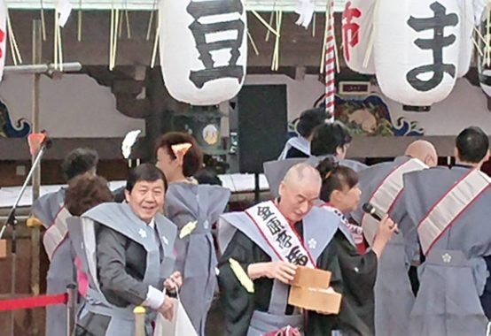 湯島天満宮で豆まき