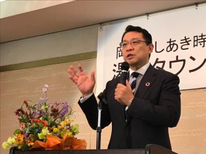 挨拶する成澤廣修文京区長