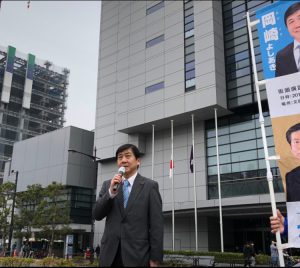 後楽園駅周辺で街頭演説